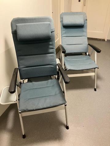 2 stevige blauwe ANWB campingstoelen beschikbaar voor biedingen
