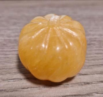 Oranje Calciet Pompoen Decoratie beschikbaar voor biedingen