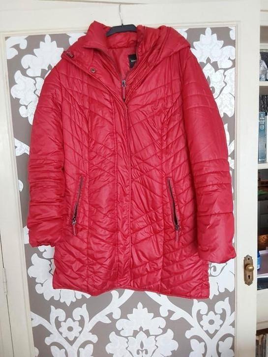 BONITA PRACHTIGE WARME JAS MAAT 42., Kleding | Dames, Jassen | Winter, Zo goed als nieuw, Maat 42/44 (L), Rood, Ophalen of Verzenden