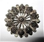 Antieke zilveren filigrain broche met "Zeeuwse knoopjes" (59, Ophalen, Zilver, Broche