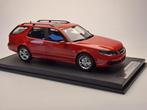 1:18 Saab 9-5 Sportcombi - 2006 - Rood - Incl. Luxe vitrine!, Overige merken, Auto, ., Nieuw