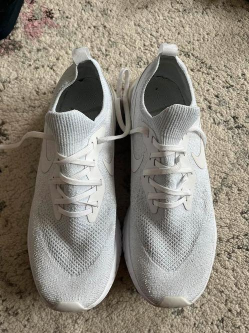 Zgan Nike Epic React Flyknit 2 sneakers/ Gympen wit mt 45, Kleding | Heren, Schoenen, Zo goed als nieuw, Wit, Ophalen of Verzenden