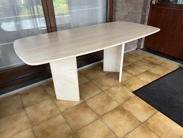 Zeer mooie ovalen travertin eettafel 180x90