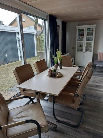Klaptafel op wieltjes  beschikbaar voor biedingen