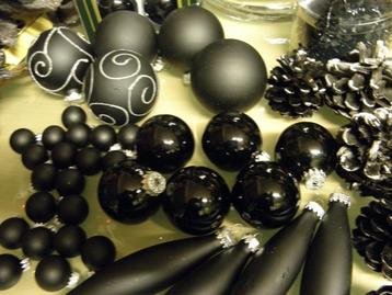 luxe set zwarte kerstballen zijden bloemen + versiering beschikbaar voor biedingen
