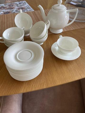 10 pers. theeservies Hutschenreuther Bone China Germany beschikbaar voor biedingen