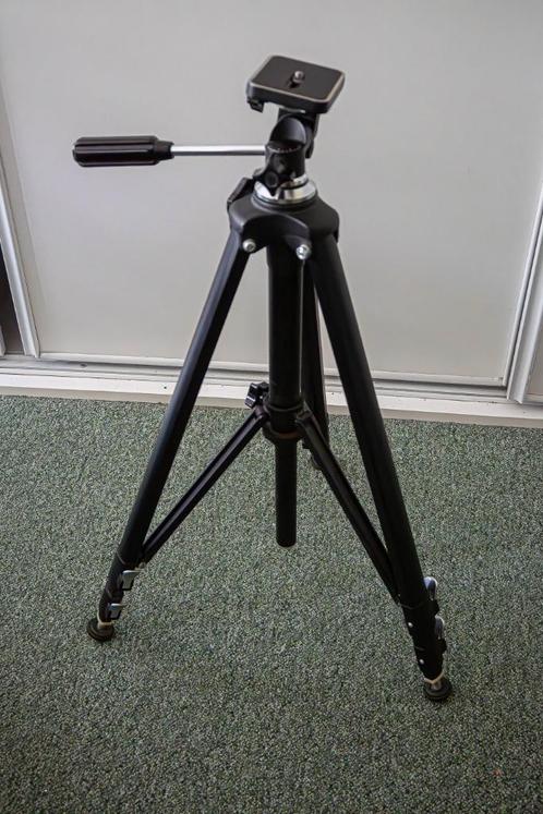 Statief voor een fotos of video camera, Audio, Tv en Foto, Fotografie | Statieven en Balhoofden, Gebruikt, Driepoot, 150 tot 175 cm