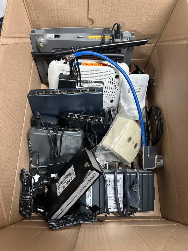 Diverse Switches, Router, WiFi versterker, Coax versterker, Computers en Software, Netwerk switches, Gebruikt, Ophalen of Verzenden