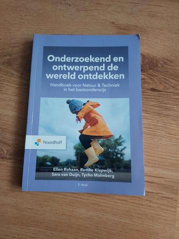 Onderzoekend en ontwerpend de wereld ontdekken beschikbaar voor biedingen
