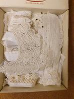 Doos vol echt oud antiek kant en kraagjes in goede staat, Ophalen of Verzenden