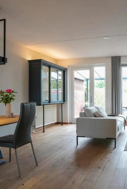 Buffetkast VTwonen, Huis en Inrichting, Kasten | Buffetkasten, Zo goed als nieuw, 150 tot 200 cm, 25 tot 50 cm, Ophalen