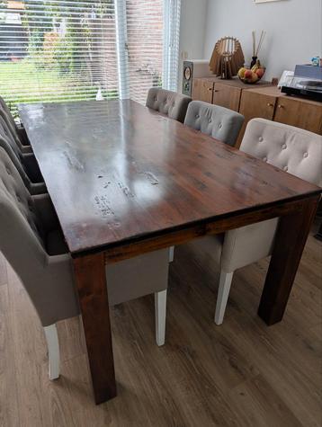 Houten Eettafel met 6 Stoelen beschikbaar voor biedingen