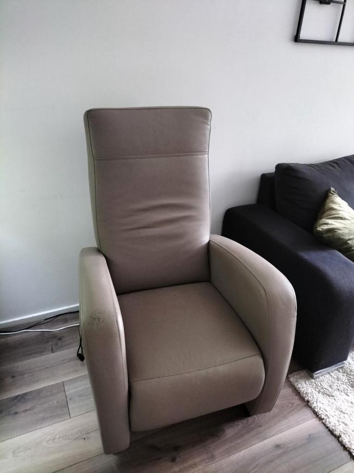 Comfortabele fauteuil elektrische stoel, Huis en Inrichting, Fauteuils, Gebruikt, Leer, Ophalen