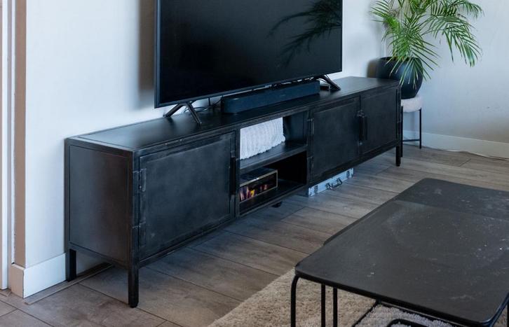Zwarte Tv Kast met deurtjes, Huis en Inrichting, Kasten | Televisiemeubels, Gebruikt, Minder dan 100 cm, 150 tot 200 cm, 25 tot 50 cm