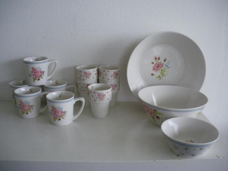 Jet Zarah servies, Huis en Inrichting, Keuken | Servies, Zo goed als nieuw, Bord(en), Wedgwood, Aardewerk, Ophalen of Verzenden