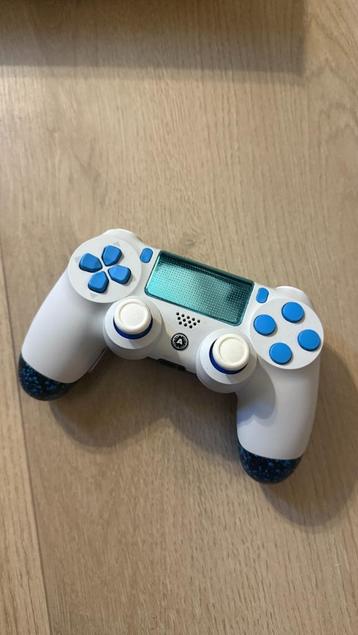Custom AimControllers PS4 controller beschikbaar voor biedingen