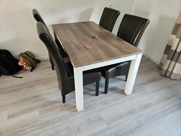 Eettafel beschikbaar voor biedingen