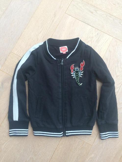 Leuk zwart jasje met opdruk van Little Miss Juliette mt 122, Kinderen en Baby's, Kinderkleding | Maat 122, Zo goed als nieuw, Meisje