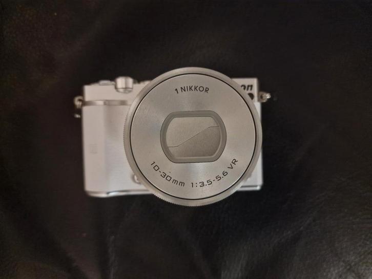 Nikon 1 J5 - Zeer Goede Staat + 2 Batterijen, Audio, Tv en Foto, Fotocamera's Digitaal, Zo goed als nieuw, Compact, Nikon, Minder dan 4 keer
