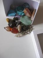 Doosje met hangers / vintage en modern / steen kwarts en ?, Ophalen