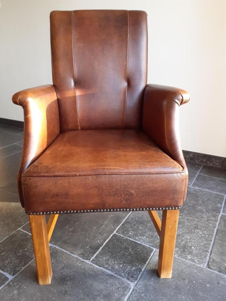 Leren fauteuil bruin-cognac met houten onderstel, Huis en Inrichting, Stoelen, Gebruikt, Eén, Hout, Leer, Bruin, Ophalen