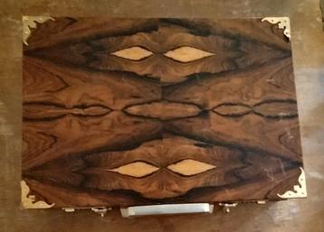 Unieke vintage 'walnoot' houten attache koffer beschikbaar voor biedingen