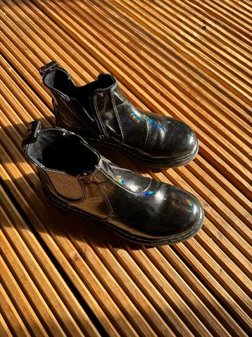 Stoere chelsea boots dr. Martens maat 35 beschikbaar voor biedingen