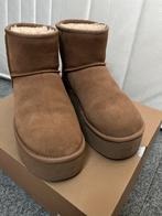 Ugg classic platform maat 40, Kleding | Dames, Schoenen, Ophalen of Verzenden, Zo goed als nieuw, Bruin, Hoge laarzen