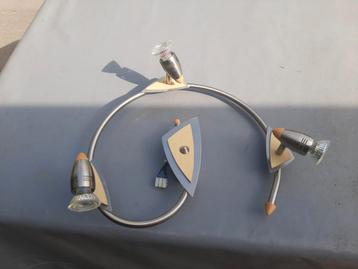 Plafondlamp met 3 spotjes. beschikbaar voor biedingen