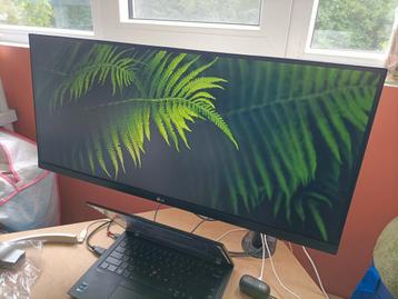 LG Ultrawide 29 inch monitor incl. webcam beschikbaar voor biedingen