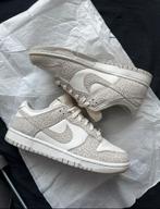 Nike Dunk Low Phantom Mt 39 - Gedragen, Ophalen of Verzenden, Gedragen, Grijs, Sneakers of Gympen