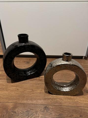  Set van 2 decoratieve vazen – zilver & zwart beschikbaar voor biedingen