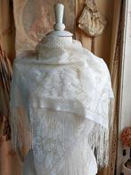 Omslagdoek van kant, Antiek en Kunst, Antiek | Kleding en Accessoires, Ophalen of Verzenden