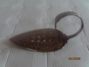 verzilverde taartschep met narcis beschikbaar voor biedingen