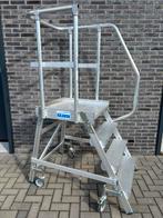 Krause platformladder met vier treden., Ophalen, Zo goed als nieuw, Rolsteiger of Kamersteiger, Minder dan 2 meter