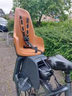 Bobike Maxi One Fietszitje – Achterzitje – Bruin/Zwart, Ophalen, Achterzitje, Voetsteuntjes, Zo goed als nieuw