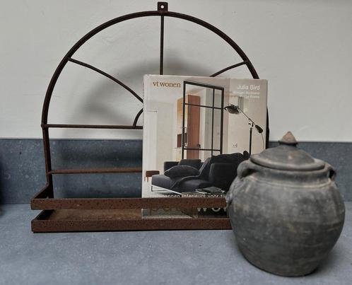 Robuust roest ijzeren wandrekje sober sleets imperfect, Antiek en Kunst, Curiosa en Brocante, Ophalen of Verzenden