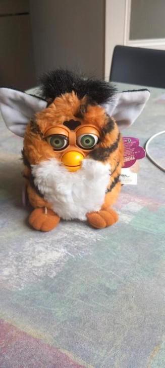 Furby 1999 praat volop  met labels nog aanwezig beschikbaar voor biedingen