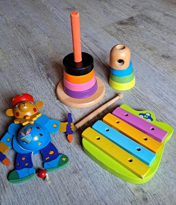 Houten speelgoed voor baby en peuter. beschikbaar voor biedingen