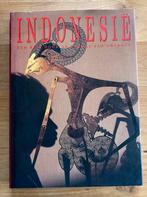 Indonesië,een reis door de gordel van smaragd.Gillian  Young, Boeken, Ophalen of Verzenden, Gelezen, Azië