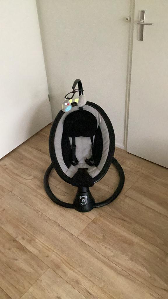 Qute Schommelstoel - Perfect voor je baby!, Kinderen en Baby's, Wipstoeltjes, Zo goed als nieuw, Schommelstoel, Overige merken