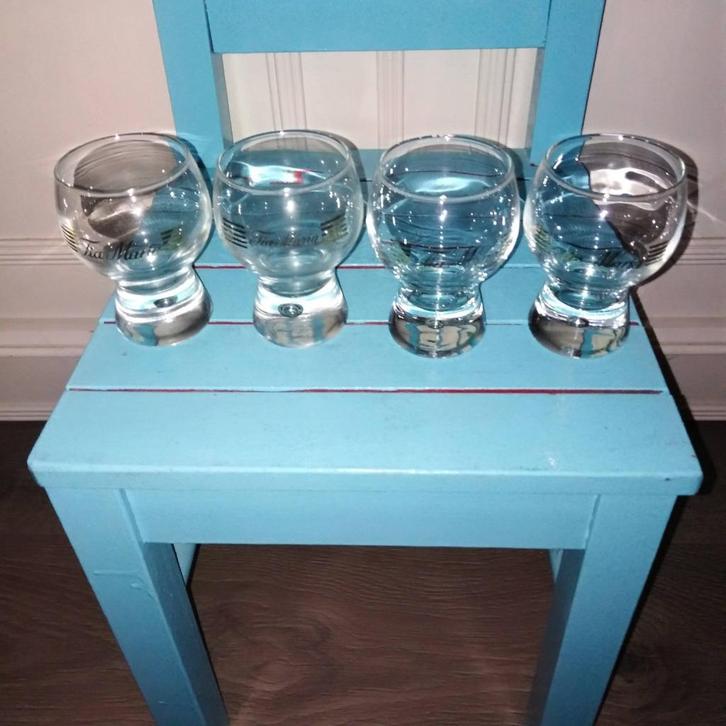 Tia Maria borrelglaasjes met goud logo 4 stuks, Verzamelen, Glas en Borrelglaasjes, Zo goed als nieuw, Borrel- of Shotglas, Ophalen