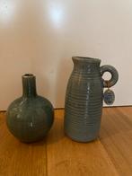 Turquoise HS2 Vaasje & Schenkkan - Mooie Set!, Ophalen, Gebruikt, Blauw, Aardewerk of Porselein