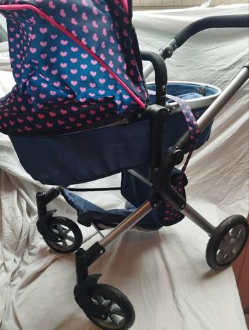 Poppenwagen met luiertasje beschikbaar voor biedingen