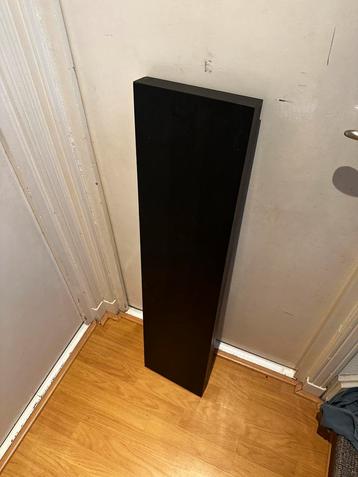 Zwarte (boeken)Plank beschikbaar voor biedingen