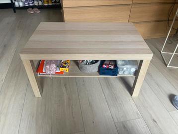 Salon tafel beschikbaar voor biedingen
