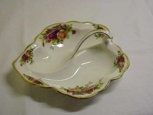 Bonbonschaaltje in bladvorm van Royal Albert old country ros, Antiek en Kunst, Antiek | Porselein, Ophalen of Verzenden