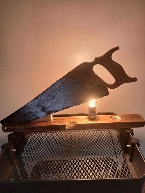 timmerman zaag upcycled lamp, Huis en Inrichting, Lampen | Tafellampen, Gebruikt, Minder dan 50 cm, Hout, Metaal, Ophalen of Verzenden