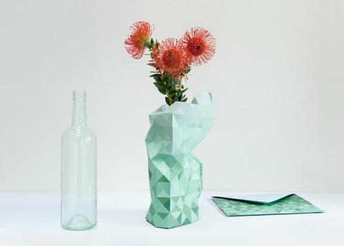 Papieren vaas van Pepe Heykoop voor Tiny Miracles Foundation, Huis en Inrichting, Woonaccessoires | Vazen, Gebruikt, Minder dan 50 cm