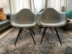Verrassend lekker zittende kuipstoelen grijs/koloniaal bruin, Huis en Inrichting, Stoelen, Ophalen, Kunststof, Gebruikt, Baanbrekend tijdloos ontwerp voor mensen met smaak!